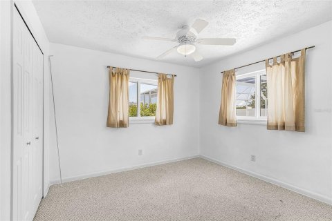 Casa en venta en Cape Coral, Florida, 4 dormitorios, 164.72 m2 № 2133557 - foto 13