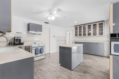 Casa en venta en Cape Coral, Florida, 4 dormitorios, 164.72 m2 № 2133557 - foto 8