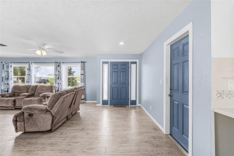 Casa en venta en Cape Coral, Florida, 4 dormitorios, 164.72 m2 № 2133557 - foto 3