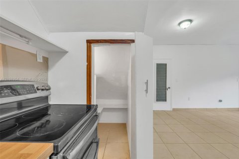 Copropriété à louer à Miami Beach, Floride: 1 chambre, 47.01 m2 № 2401363 - photo 6