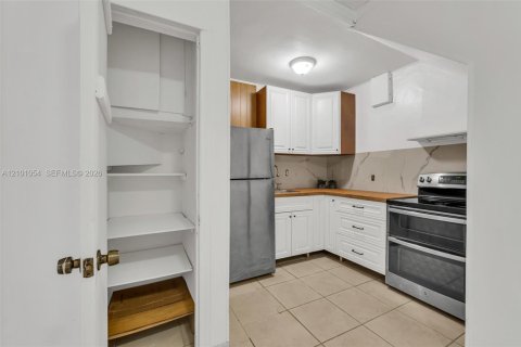 Copropriété à louer à Miami Beach, Floride: 1 chambre, 47.01 m2 № 2401363 - photo 10