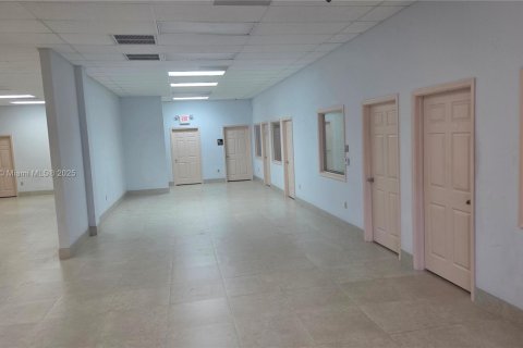 Propiedad comercial en venta en Pompano Beach, Florida № 1893098 - foto 3