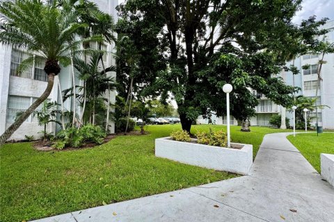 Купить кондоминиум в Майами, Флорида 1 спальня, 76.74м2, № 2057480 - фото 17