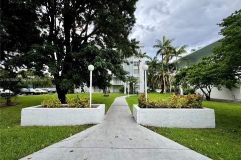 Купить кондоминиум в Майами, Флорида 1 спальня, 76.74м2, № 2057480 - фото 16