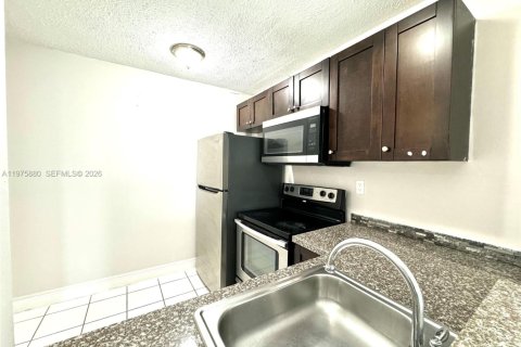 Купить кондоминиум в Майами, Флорида 1 спальня, 76.74м2, № 2057480 - фото 3