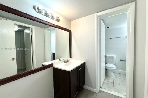 Купить кондоминиум в Майами, Флорида 1 спальня, 76.74м2, № 2057480 - фото 14