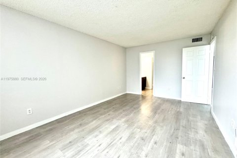 Купить кондоминиум в Майами, Флорида 1 спальня, 76.74м2, № 2057480 - фото 12