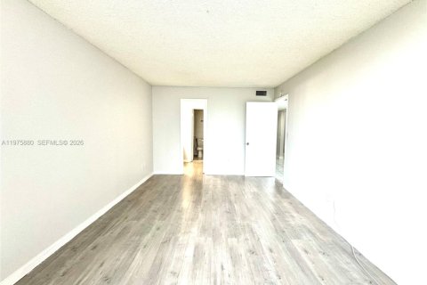 Купить кондоминиум в Майами, Флорида 1 спальня, 76.74м2, № 2057480 - фото 13