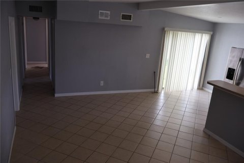 Casa en alquiler en Tampa, Florida, 4 dormitorios, 122.63 m2 № 1919001 - foto 5