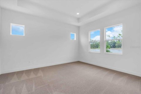 House in Zephyrhills, Florida 4 bedrooms, 229.28 sq.m. № 1433999 - photo 13