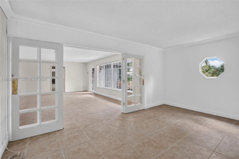 House in Hollywood, Florida 3 bedrooms, 208.47 sq.m. № 2244232 - photo 20