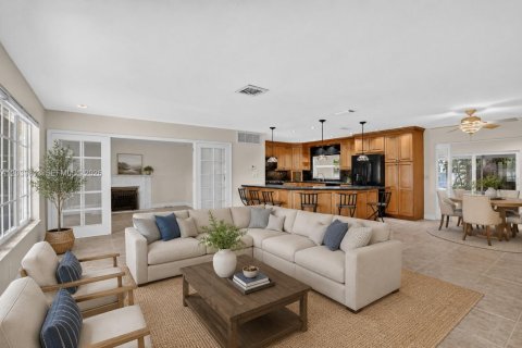 House in Hollywood, Florida 3 bedrooms, 208.47 sq.m. № 2244232 - photo 2