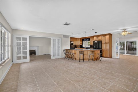 House in Hollywood, Florida 3 bedrooms, 208.47 sq.m. № 2244232 - photo 10