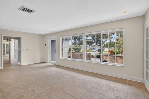House in Hollywood, Florida 3 bedrooms, 208.47 sq.m. № 2244232 - photo 13