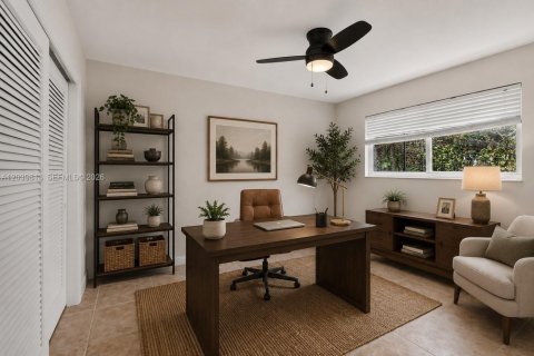 House in Hollywood, Florida 3 bedrooms, 208.47 sq.m. № 2244232 - photo 30
