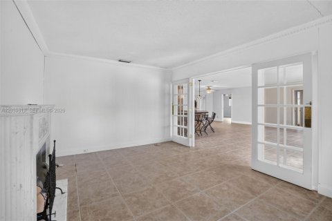 House in Hollywood, Florida 3 bedrooms, 208.47 sq.m. № 2244232 - photo 18