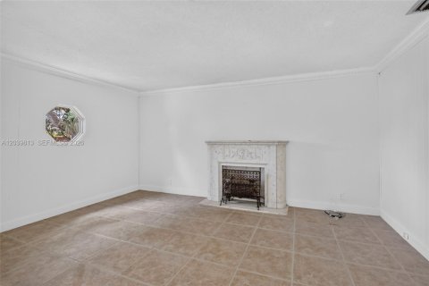 House in Hollywood, Florida 3 bedrooms, 208.47 sq.m. № 2244232 - photo 19