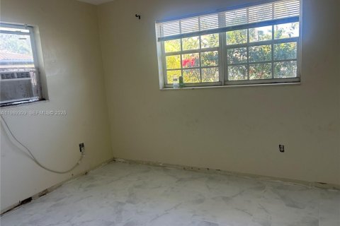 Снять в аренду виллу или дом в Майами, Флорида 2 спальни, 199.93м2, № 2058102 - фото 2