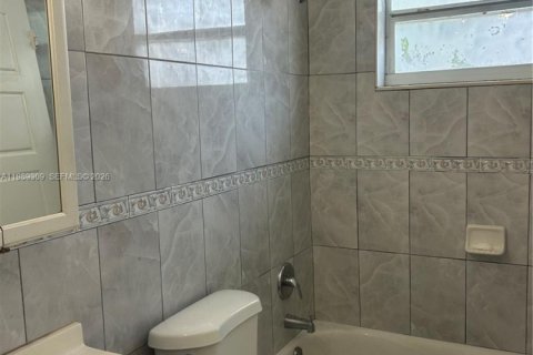 Снять в аренду виллу или дом в Майами, Флорида 2 спальни, 199.93м2, № 2058102 - фото 4