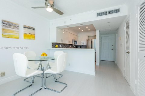 Condominio en alquiler en Hollywood, Florida, 44.78 m2 № 1992979 - foto 13