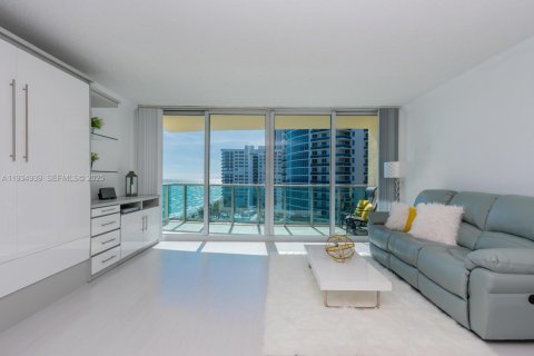 Condominio en alquiler en Hollywood, Florida, 44.78 m2 № 1992979 - foto 10
