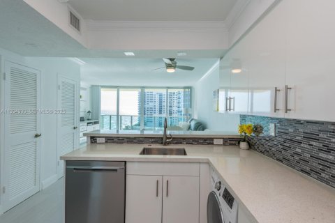 Condominio en alquiler en Hollywood, Florida, 44.78 m2 № 1992979 - foto 7