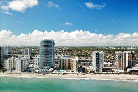 Condominio en alquiler en Hollywood, Florida, 44.78 m2 № 1992979 - foto 24