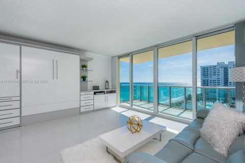 Condominio en alquiler en Hollywood, Florida, 44.78 m2 № 1992979 - foto 2