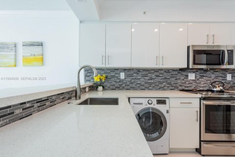 Condominio en alquiler en Hollywood, Florida, 44.78 m2 № 1992979 - foto 6