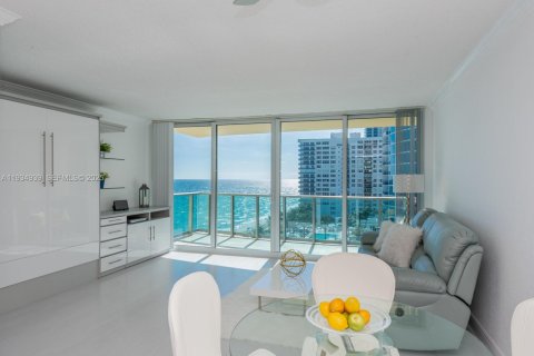 Condominio en alquiler en Hollywood, Florida, 44.78 m2 № 1992979 - foto 9