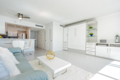 Condominio en alquiler en Hollywood, Florida, 44.78 m2 № 1992979 - foto 21