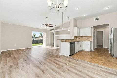 Villa ou maison à louer à Riverview, Floride: 4 chambres, 169.64 m2 № 2403384 - photo 4