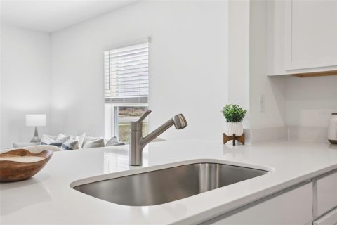 Townhouse in Haines City, Florida 3 bedrooms, 135.92 sq.m. № 2113612 - photo 10