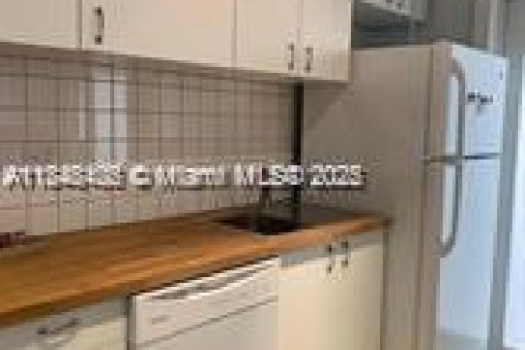 Condo in Miami Beach, Florida, 1 bedroom  № 1936507 - photo 4