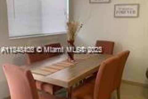 Condominio en venta en Miami Beach, Florida, 1 dormitorio, 63.82 m2 № 1936507 - foto 2