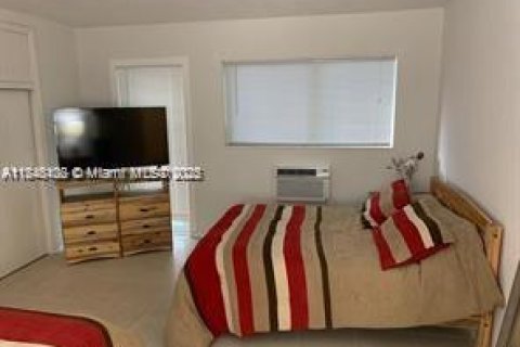 Condominio en venta en Miami Beach, Florida, 1 dormitorio, 63.82 m2 № 1936507 - foto 1