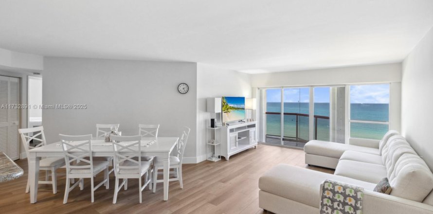 Condominio en Miami Beach, Florida, 2 dormitorios  № 1958632