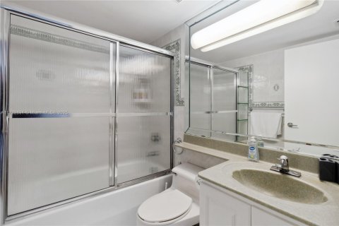 Condominio en alquiler en Miami Beach, Florida, 2 dormitorios, 109.62 m2 № 1958632 - foto 11