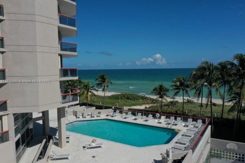 Condominio en alquiler en Miami Beach, Florida, 2 dormitorios, 109.62 m2 № 1958632 - foto 17