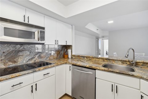 Condominio en alquiler en Miami Beach, Florida, 2 dormitorios, 109.62 m2 № 1958632 - foto 6