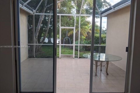 Adosado en venta en Pembroke Pines, Florida, 3 dormitorios, 155.33 m2 № 2035264 - foto 6