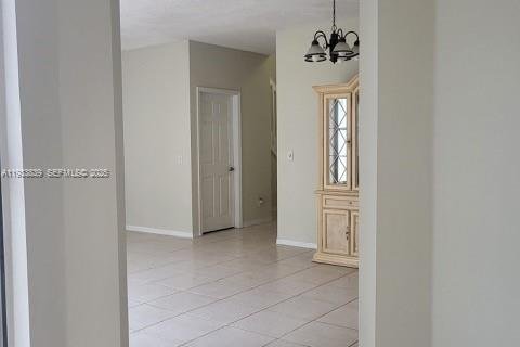 Adosado en venta en Pembroke Pines, Florida, 3 dormitorios, 155.33 m2 № 2035264 - foto 10