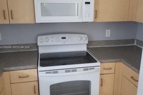 Adosado en venta en Pembroke Pines, Florida, 3 dormitorios, 155.33 m2 № 2035264 - foto 14