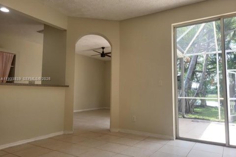 Adosado en venta en Pembroke Pines, Florida, 3 dormitorios, 155.33 m2 № 2035264 - foto 9