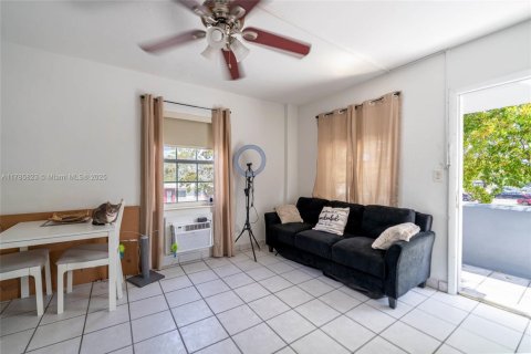 Commercial property in Miami, Florida № 1861430 - photo 12
