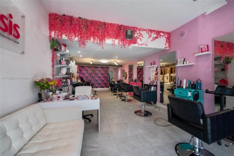 Commercial property in Miami, Florida № 1861430 - photo 11