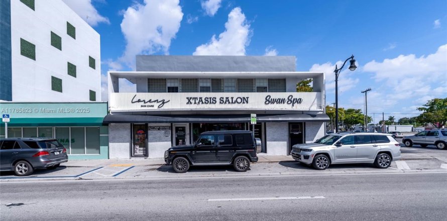 Commercial property in Miami, Florida № 1861430