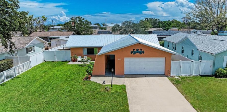 House in Palmetto, Florida 2 bedrooms, 113.15 sq.m. № 1793058
