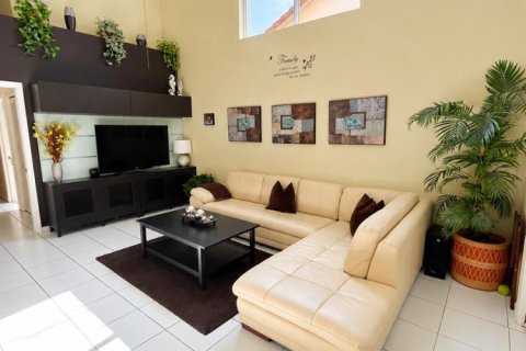 Casa en venta en Pembroke Pines, Florida, 4 dormitorios, 255.76 m2 № 2312087 - foto 10