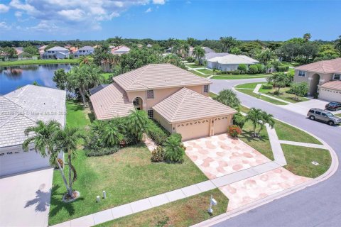 House in Lake Worth, Florida 5 bedrooms, 260.96 sq.m. № 1804421 - photo 1